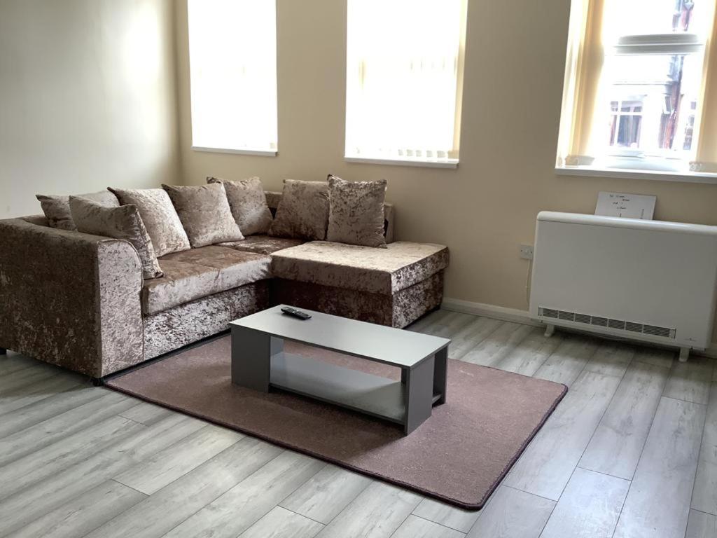 Blackpool Clifton Street Holiday Apartments ภายนอก รูปภาพ